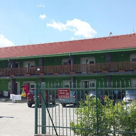Apartman Taktik Veľký Meder Dış mekan fotoğraf