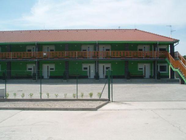 Apartman Taktik Veľký Meder Dış mekan fotoğraf