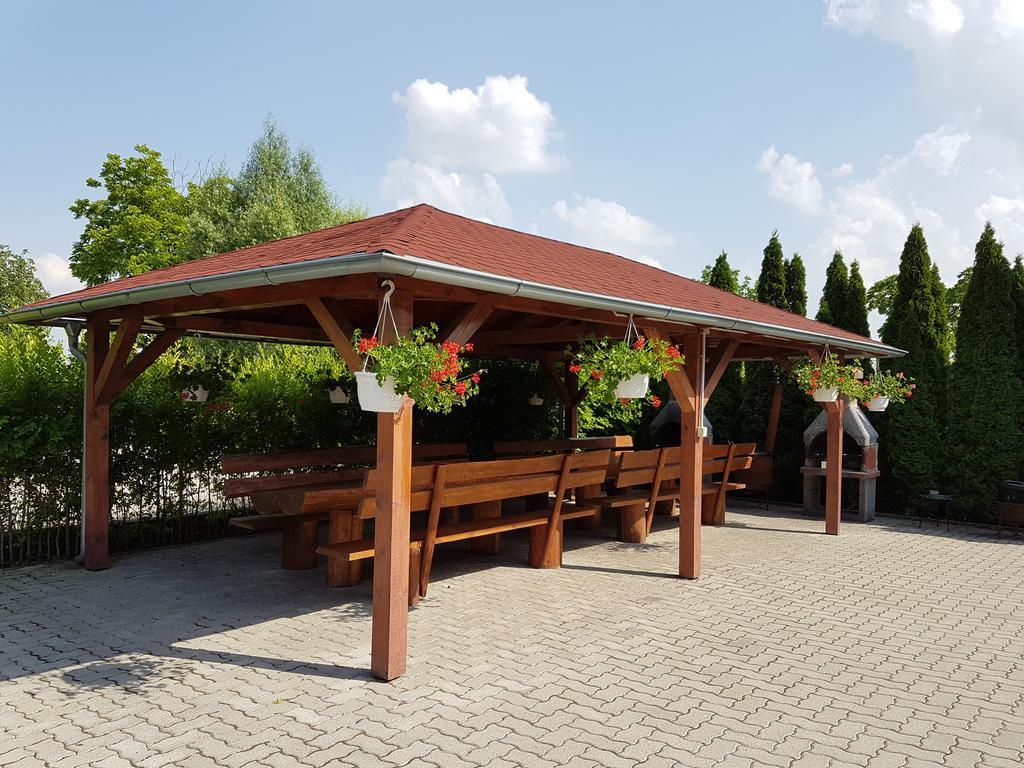 Apartman Taktik Veľký Meder Dış mekan fotoğraf