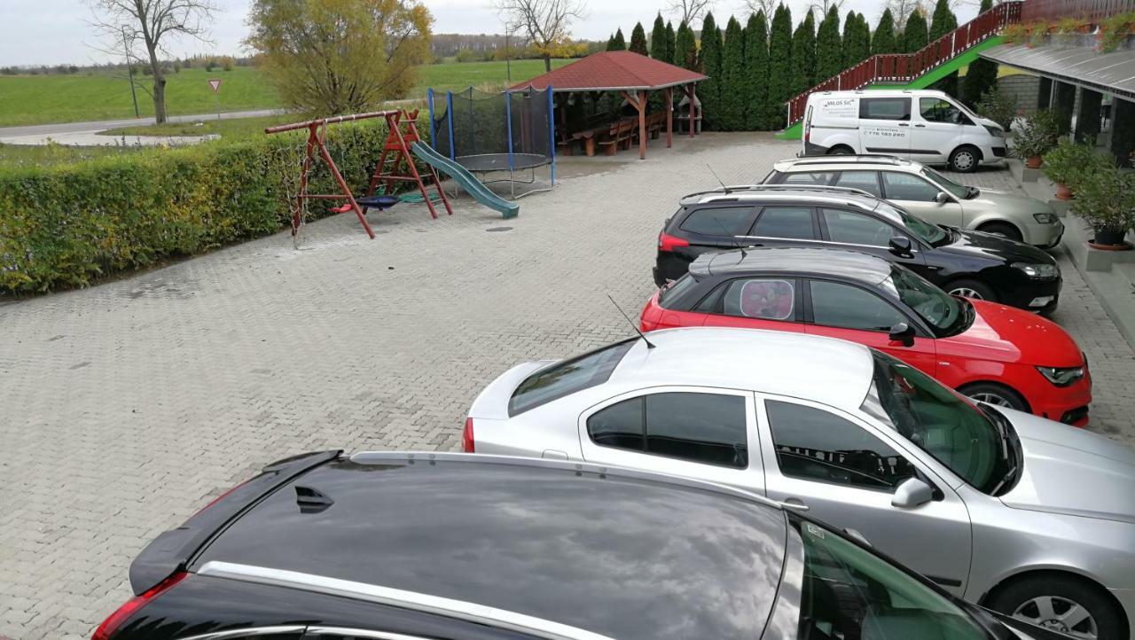 Apartman Taktik Veľký Meder Dış mekan fotoğraf