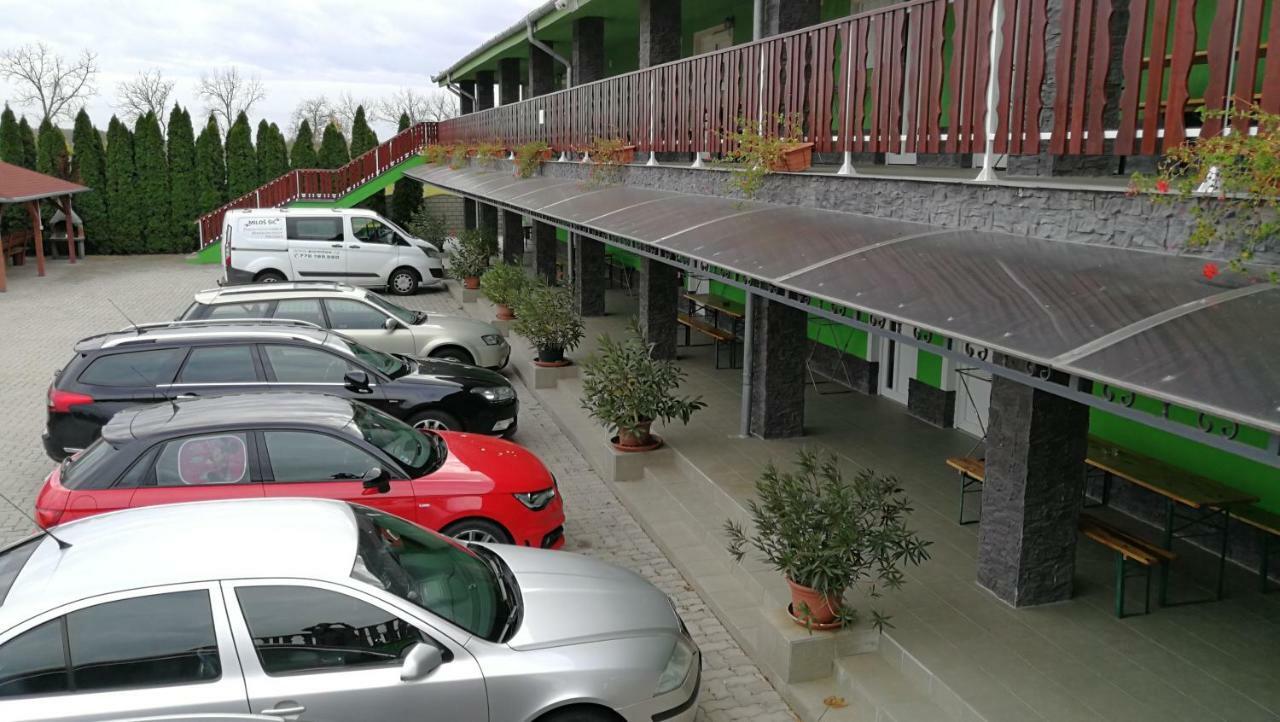Apartman Taktik Veľký Meder Dış mekan fotoğraf