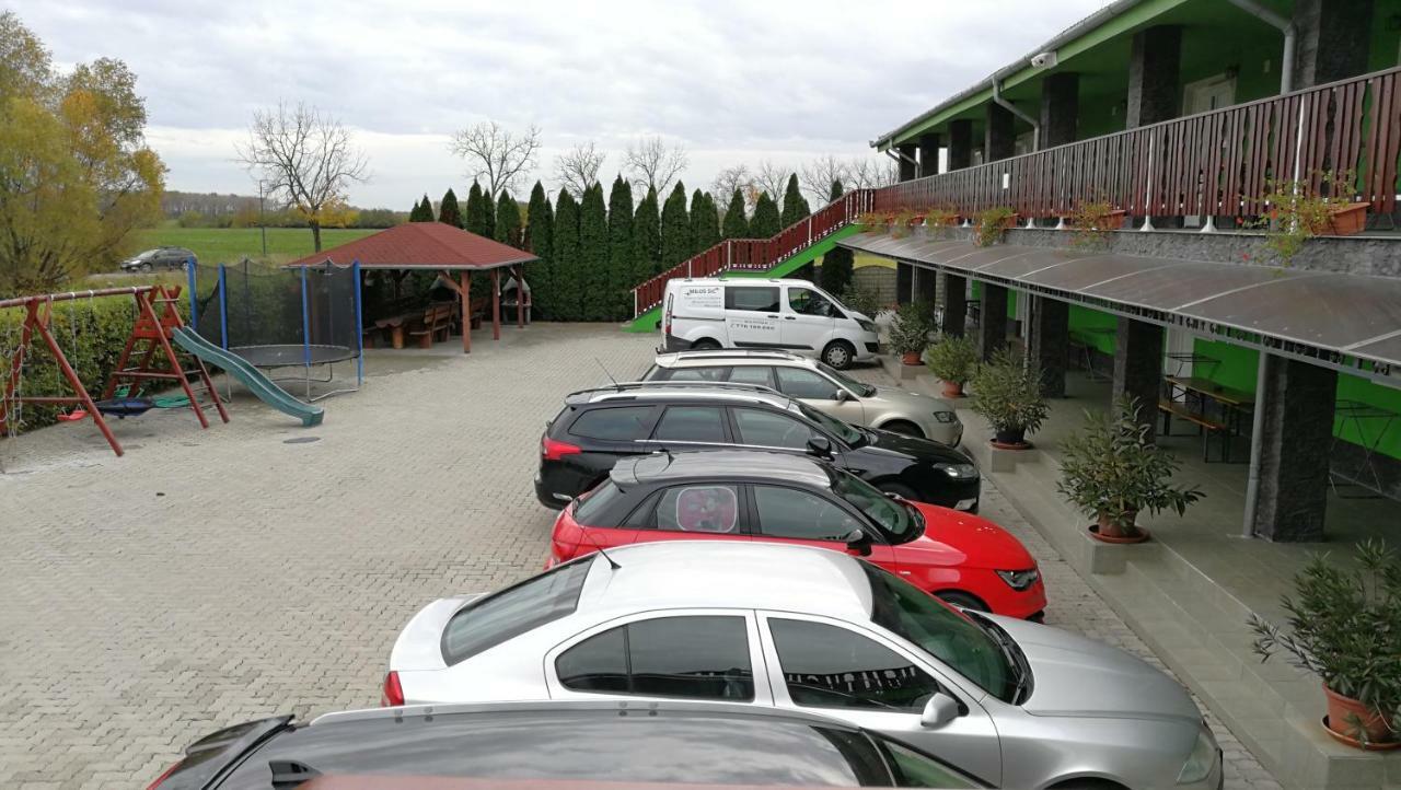 Apartman Taktik Veľký Meder Dış mekan fotoğraf